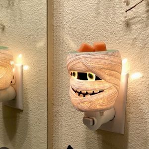 Scentsy Mummy Wrap Night Light - Cream and Black